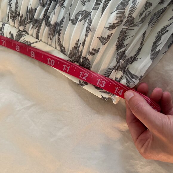 Banana Republic Pleated Skirt - Picture 7 of 15